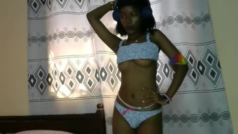 pretty__lisa online show from 12-22-25, 09:06