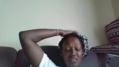 Snapshot of pretty_beib chatting on 04-25-26, 07:11 Karol online show from 04-25-26, 07:11