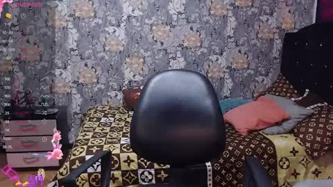 pretty_cristal22 online show from 04-25-26, 01:41