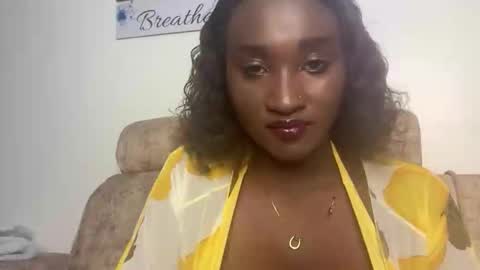 Snapshot of pretty_ellsie chatting on 09-16-25, 02:01 independent model online show from 09-16-25, 02:01