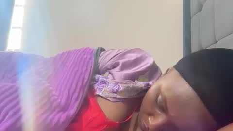 Snapshot of pretty_ellsie chatting on 09-23-25, 04:59 independent model online show from 09-23-25, 04:59