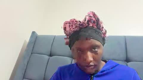 Snapshot of pretty_ellsie chatting on 09-25-25, 12:03 independent model online show from 09-25-25, 12:03