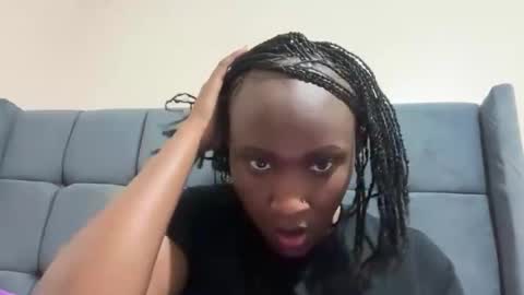 Snapshot of pretty_ellsie chatting on 10-12-25, 02:10 independent model online show from 10-12-25, 02:10