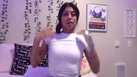 Snapshot of pretty_girl828687 chatting on 11-12-25, 10:30 pretty_girl828687 online show from 11-12-25, 10:30