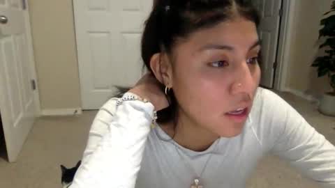 Snapshot of pretty_girl828687 chatting on 12-14-25, 12:16 pretty_girl828687 online show from 12-14-25, 12:16