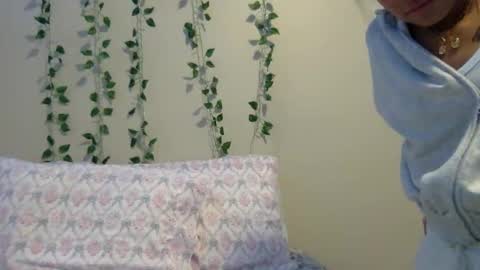 pretty_girl828687 online show from 01-11-26, 05:07