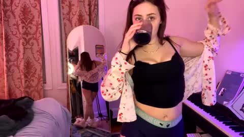 Snapshot of pretty_in_p1nk chatting on 12-13-24, 02:43 Sophie online show from 12-13-24, 02:43