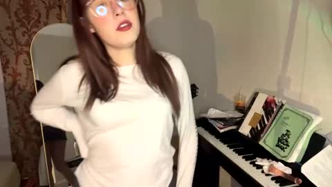 Snapshot of pretty_in_p1nk chatting on 01-14-25, 03:32 Sophie online show from 01-14-25, 03:32