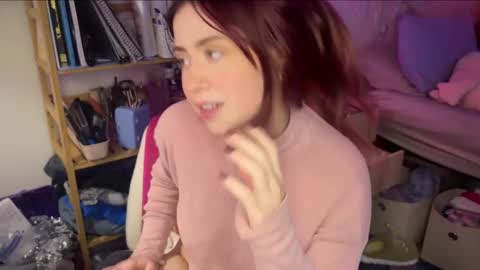 Snapshot of pretty_in_p1nk chatting on 02-28-25, 01:37 Sophie online show from 02-28-25, 01:37