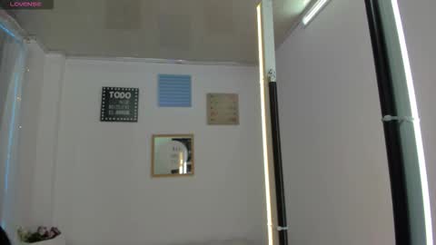 Snapshot of pretty_johnson_ chatting on 11-05-25, 11:32 pretty online show from 11-05-25, 11:32