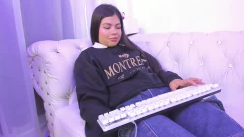 Snapshot of pretty_johnson_ chatting on 11-21-25, 11:42 pretty online show from 11-21-25, 11:42