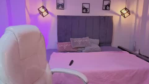 pretty online show from 06-13-26, 04:21