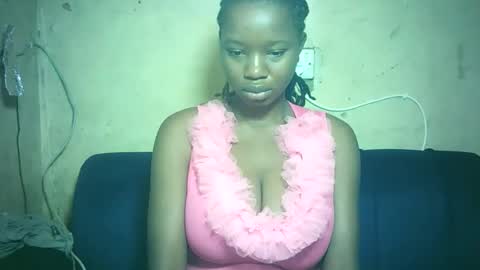 pretty_milan online show from 12-15-25, 04:06