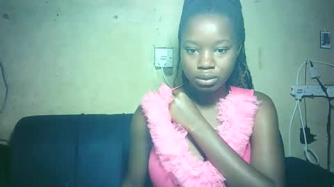 pretty_milan online show from 12-23-25, 08:01