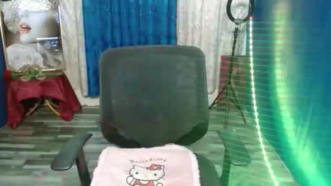 Snapshot of pretty_petite_asian143 chatting on 10-27-25, 12:26 samantha online show from 10-27-25, 12:26