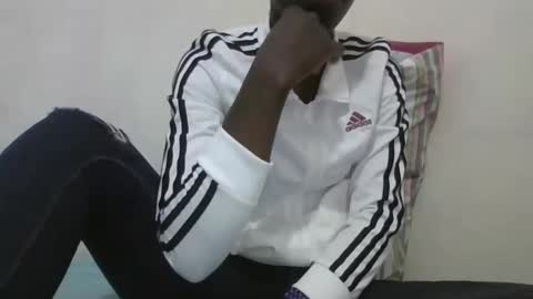 Snapshot of pretty_petite_ebony chatting on 12-17-24, 12:00 pretty_petite_ebony online show from 12-17-24, 12:00