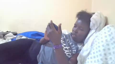 Snapshot of pretty_petite_ebony chatting on 01-11-25, 02:20 pretty_petite_ebony online show from 01-11-25, 02:20