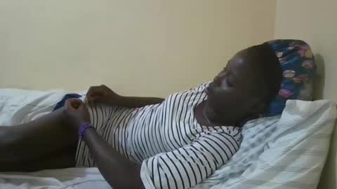 Snapshot of pretty_petite_ebony chatting on 01-12-25, 09:29 pretty_petite_ebony online show from 01-12-25, 09:29