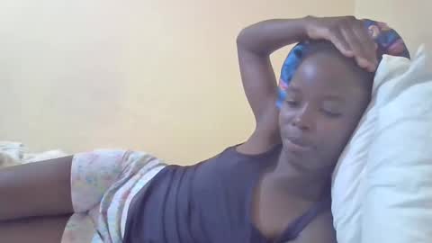 Snapshot of pretty_petite_ebony chatting on 01-14-25, 08:26 pretty_petite_ebony online show from 01-14-25, 08:26