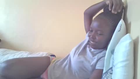 Snapshot of pretty_petite_ebony chatting on 01-22-25, 10:29 pretty_petite_ebony online show from 01-22-25, 10:29