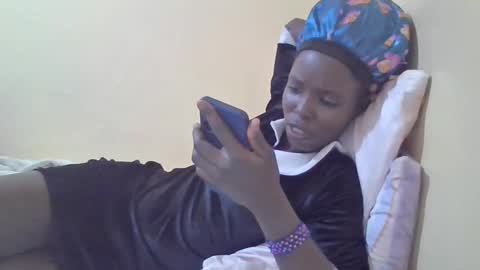 Snapshot of pretty_petite_ebony chatting on 01-25-25, 07:18 pretty_petite_ebony online show from 01-25-25, 07:18