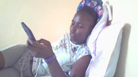 Snapshot of pretty_petite_ebony chatting on 01-28-25, 07:11 pretty_petite_ebony online show from 01-28-25, 07:11