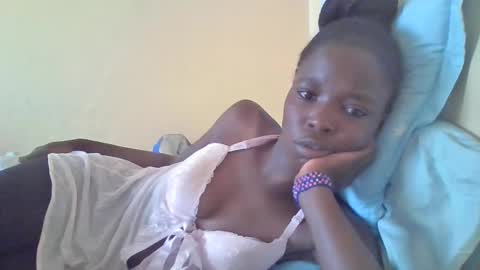Snapshot of pretty_petite_ebony chatting on 02-16-25, 11:27 pretty_petite_ebony online show from 02-16-25, 11:27