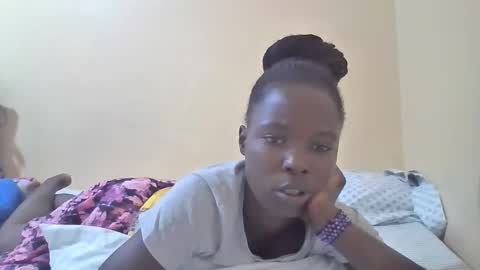 Snapshot of pretty_petite_ebony chatting on 02-17-25, 04:15 pretty_petite_ebony online show from 02-17-25, 04:15