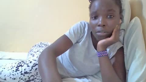 Snapshot of pretty_petite_ebony chatting on 02-26-25, 01:43 pretty_petite_ebony online show from 02-26-25, 01:43