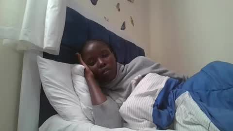 Snapshot of pretty_petite_ebony chatting on 09-21-25, 02:29 pretty_petite_ebony online show from 09-21-25, 02:29