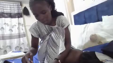 Snapshot of pretty_petite_ebony chatting on 10-05-25, 02:15 pretty_petite_ebony online show from 10-05-25, 02:15