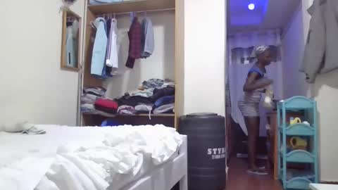 Snapshot of pretty_petite_ebony chatting on 10-18-25, 07:36 pretty_petite_ebony online show from 10-18-25, 07:36