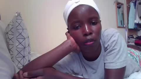 Snapshot of pretty_petite_ebony chatting on 10-19-25, 01:56 pretty_petite_ebony online show from 10-19-25, 01:56