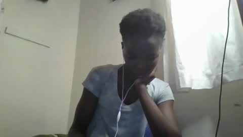 Snapshot of pretty_petite_ebony chatting on 10-31-25, 04:57 pretty_petite_ebony online show from 10-31-25, 04:57