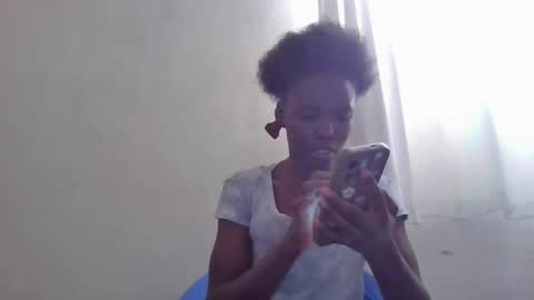 Snapshot of pretty_petite_ebony chatting on 11-14-25, 12:15 pretty_petite_ebony online show from 11-14-25, 12:15