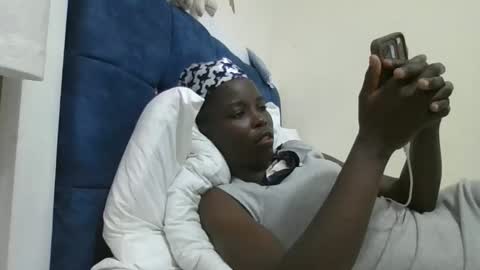 Snapshot of pretty_petite_ebony chatting on 11-27-25, 07:16 pretty_petite_ebony online show from 11-27-25, 07:16