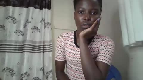 Snapshot of pretty_petite_ebony chatting on 12-04-25, 08:01 pretty_petite_ebony online show from 12-04-25, 08:01