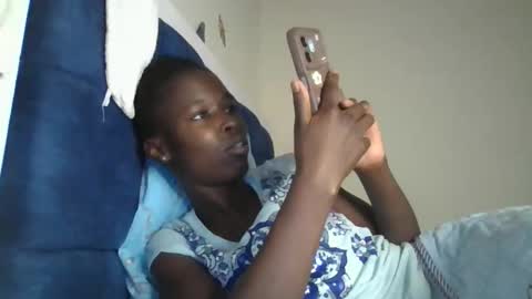 pretty_petite_ebony online show from 12-19-25, 07:32