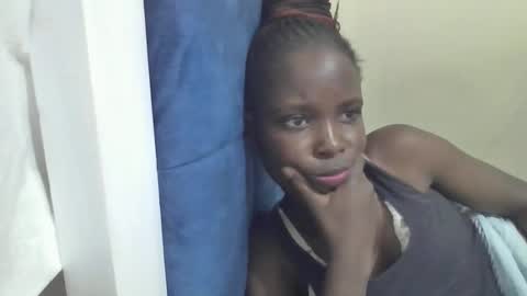 pretty_petite_ebony online show from 04-17-26, 08:56