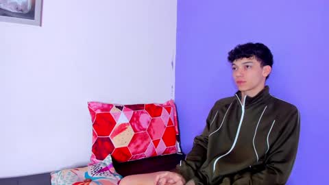 Snapshot of prettybunnies08 chatting on 01-24-25, 01:56 Enzo Denis online show from 01-24-25, 01:56