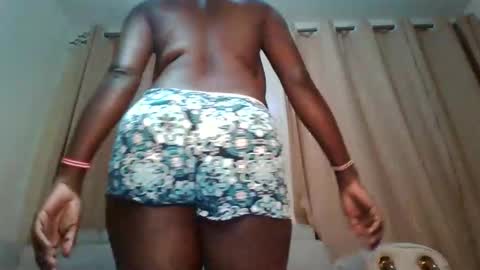 Snapshot of prettydulce chatting on 09-18-25, 02:35 prettydulce online show from 09-18-25, 02:35