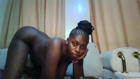 Snapshot of prettydulce chatting on 10-11-25, 02:59 prettydulce online show from 10-11-25, 02:59