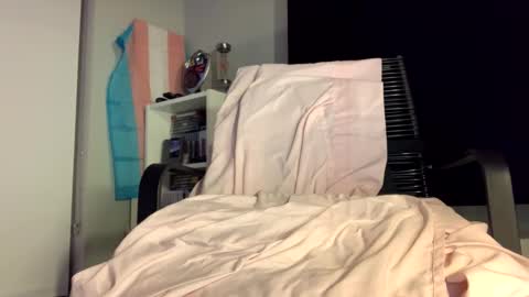 Pretty or Flacka  online show from 04-17-26, 08:50