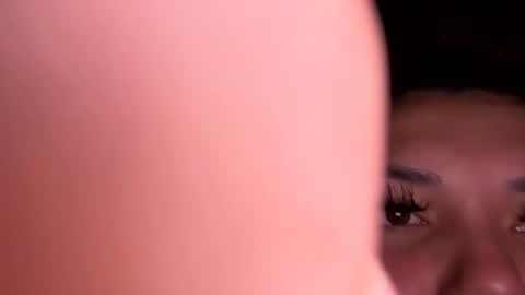 Snapshot of prettylatinamomma01 chatting on 10-16-25, 06:20 prettylatinamomma01 online show from 10-16-25, 06:20