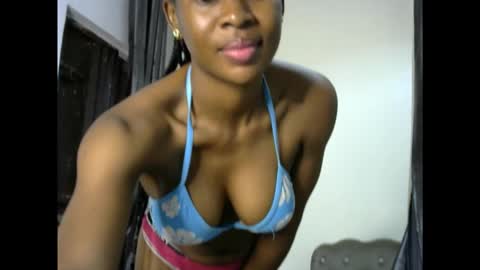 Snapshot of prettylove5 chatting on 09-24-25, 05:22 evelyn online show from 09-24-25, 05:22