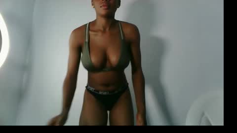 Snapshot of prettylove5 chatting on 10-09-25, 02:59 evelyn online show from 10-09-25, 02:59