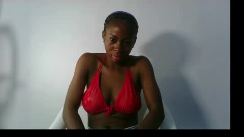 Snapshot of prettylove5 chatting on 10-12-25, 06:34 evelyn online show from 10-12-25, 06:34