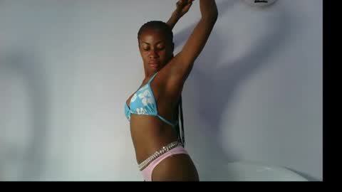 Snapshot of prettylove5 chatting on 10-13-25, 08:58 evelyn online show from 10-13-25, 08:58