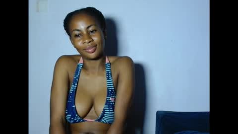 Snapshot of prettylove5 chatting on 11-29-25, 07:50 evelyn online show from 11-29-25, 07:50