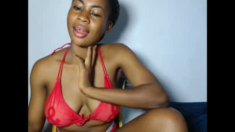 Snapshot of prettylove5 chatting on 12-02-25, 07:03 evelyn online show from 12-02-25, 07:03